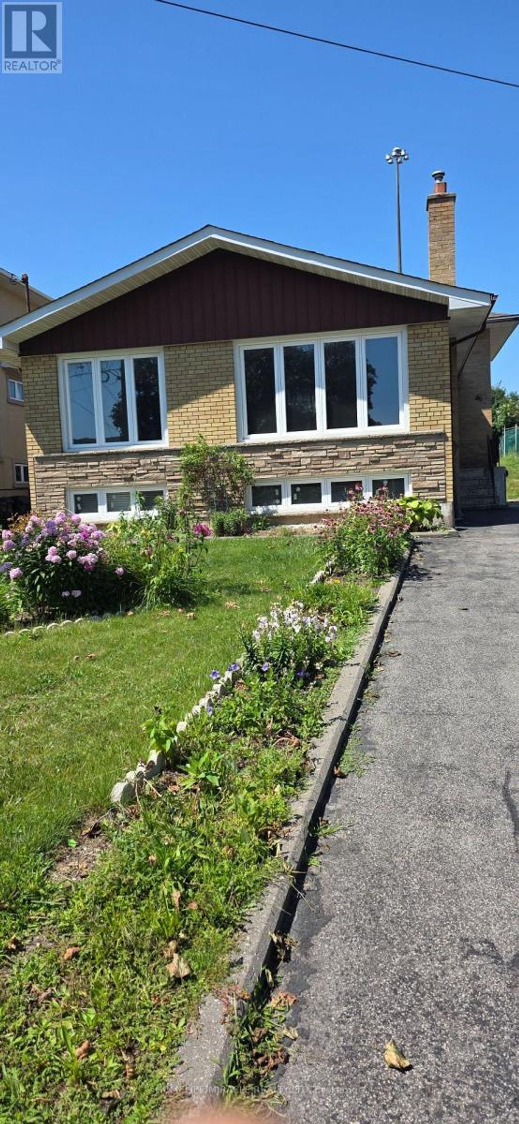 Ground Floor And Basement - 46 Cavehill Crescent, Toronto (wexford-Maryvale)