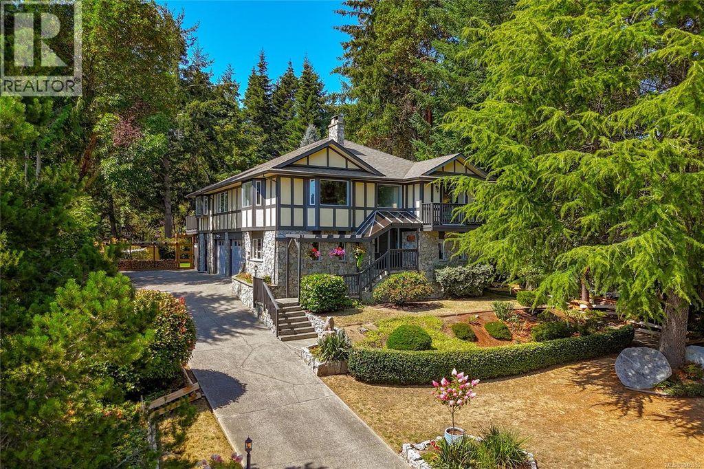 1866 Barrett Dr, North Saanich