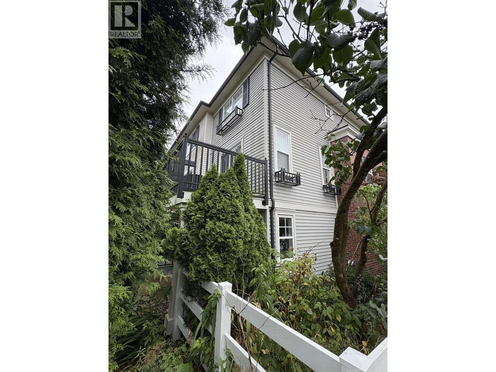 11 2495 Davies Avenue, Port Coquitlam