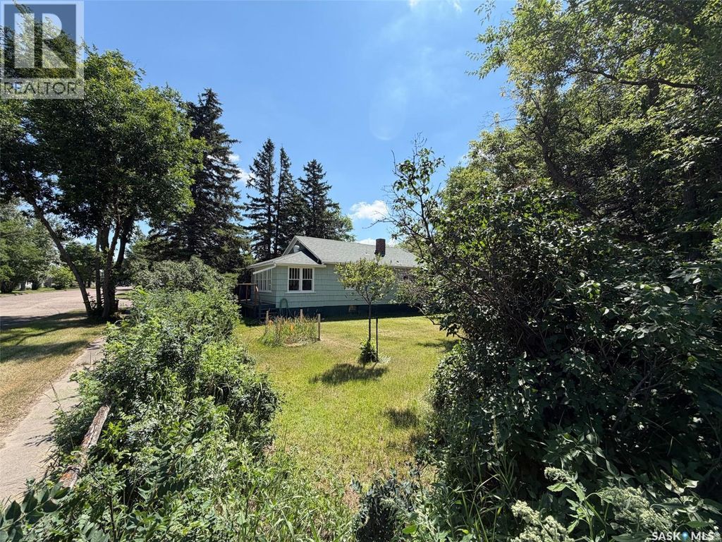 604 Front Street, Eastend
