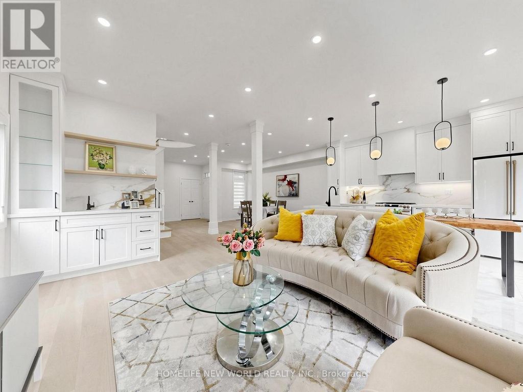 7 Monaco Crescent, Richmond Hill (rouge Woods)
