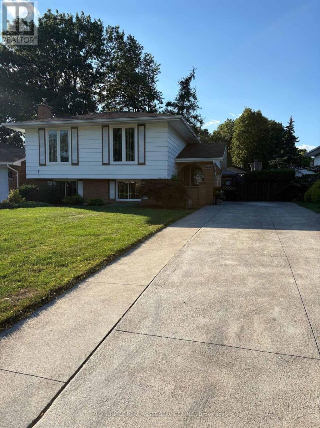 9440 Chestnut Drive, Windsor
