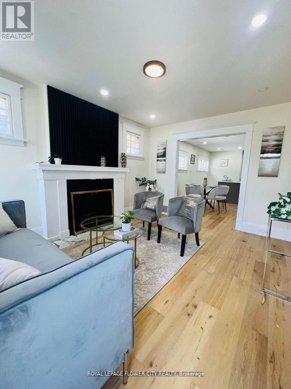 346 Wharncliffe Road S, London South (south F)