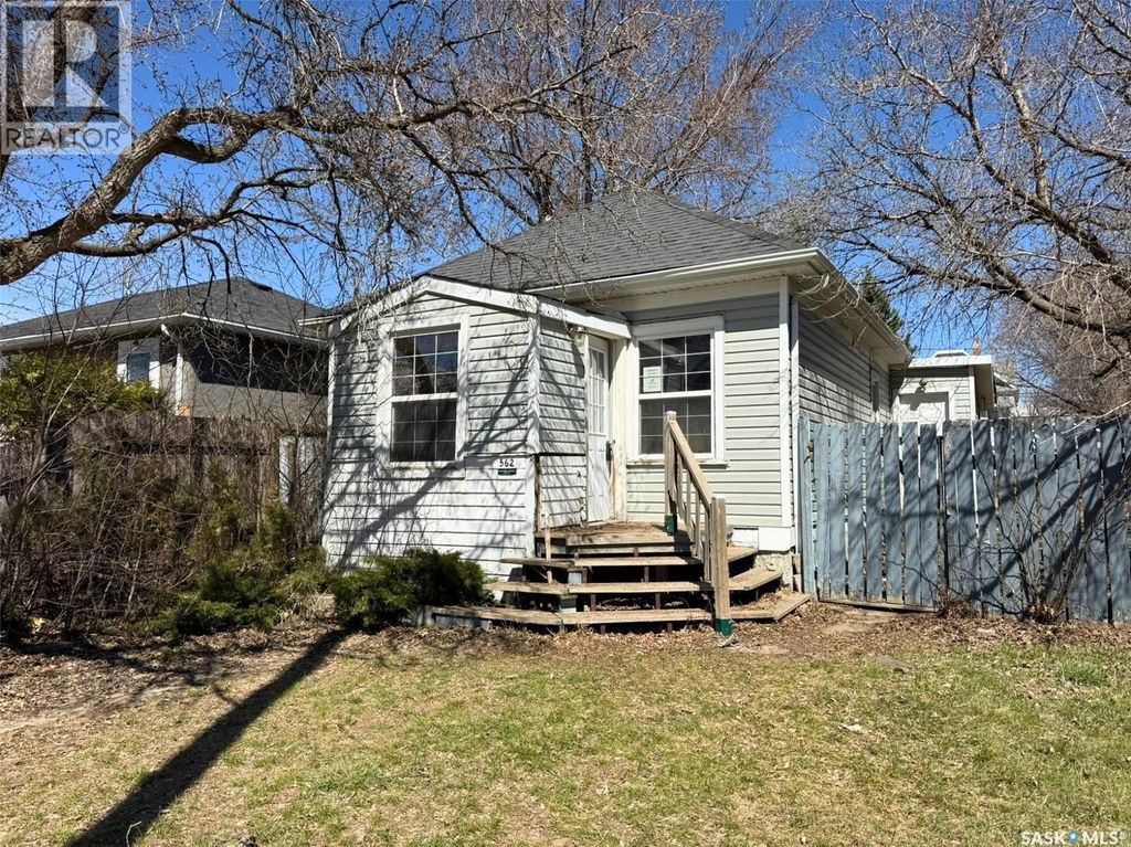 562 Athabasca Street W, Moose Jaw