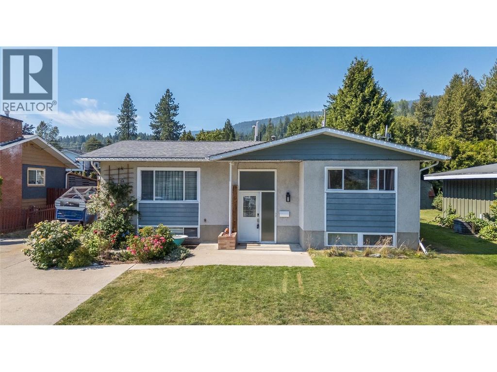 1684 Ridgewood Drive, Castlegar