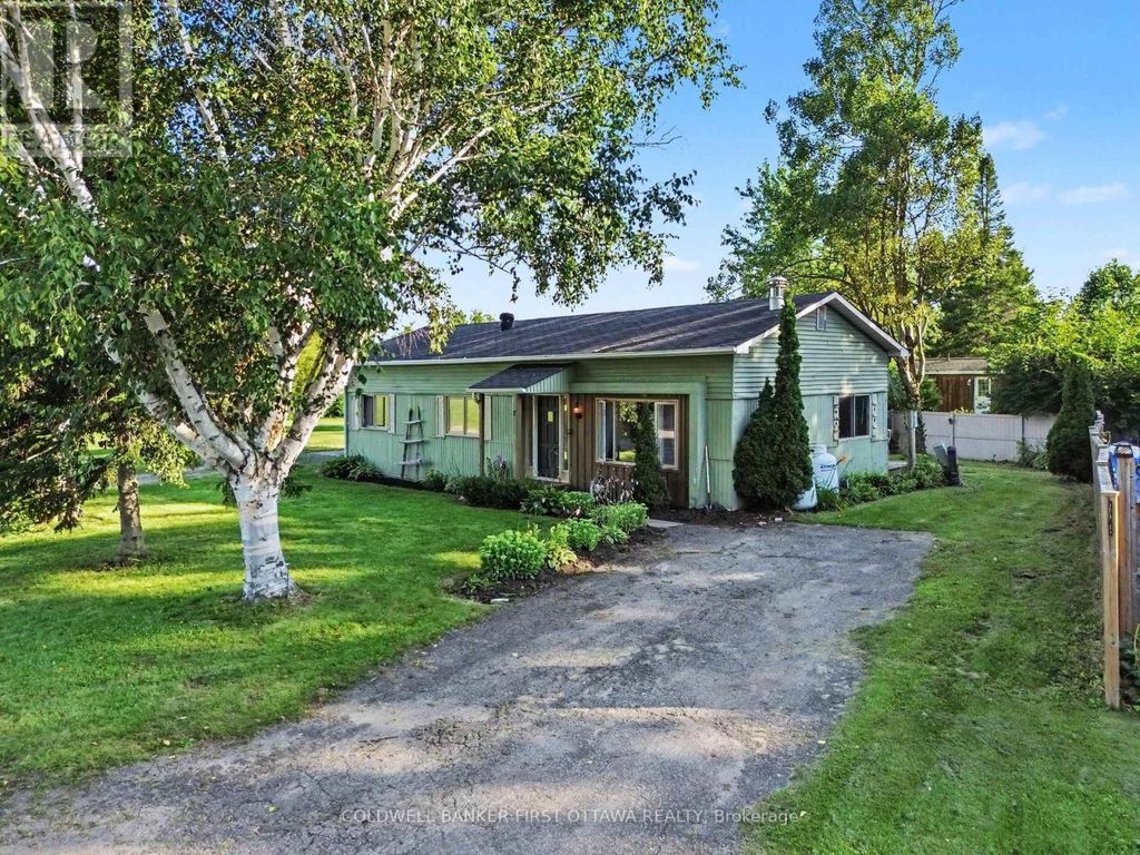 17 Bridle Path, Rideau Lakes
