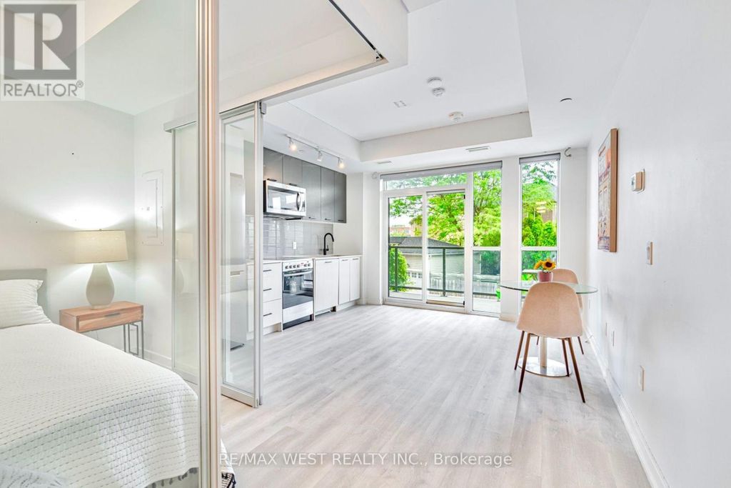 211 - 2300 St Clair Avenue W, Toronto (junction Area)