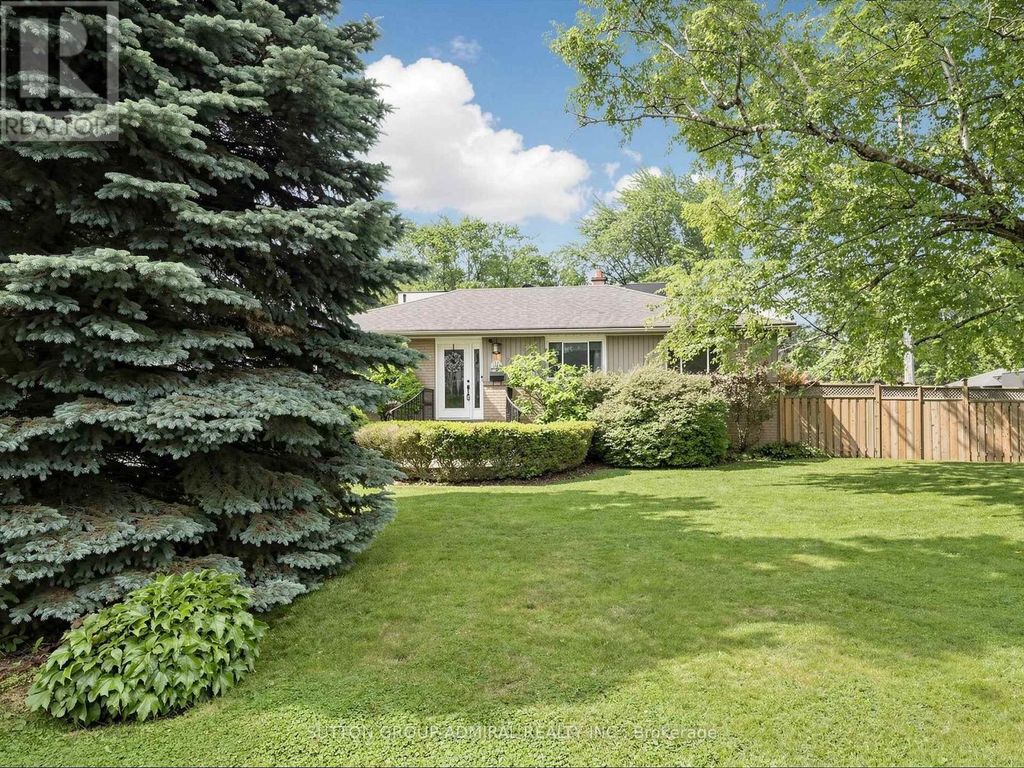 1864 Hindhead Road, Mississauga (clarkson)