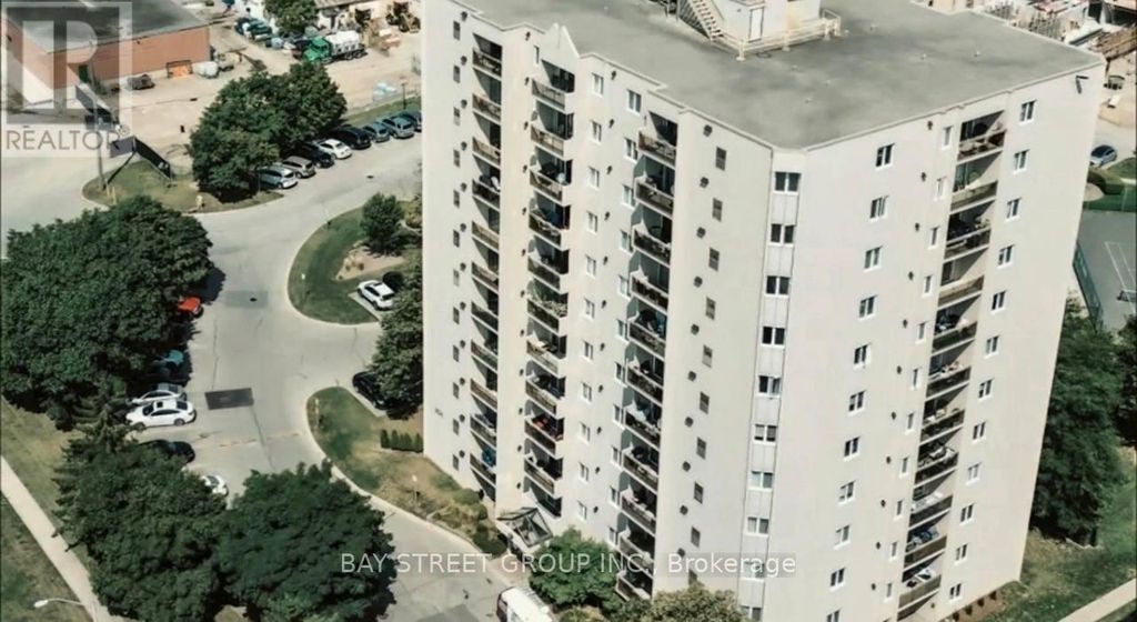 1005 - 858 Commissioners Road E, London South (south H)