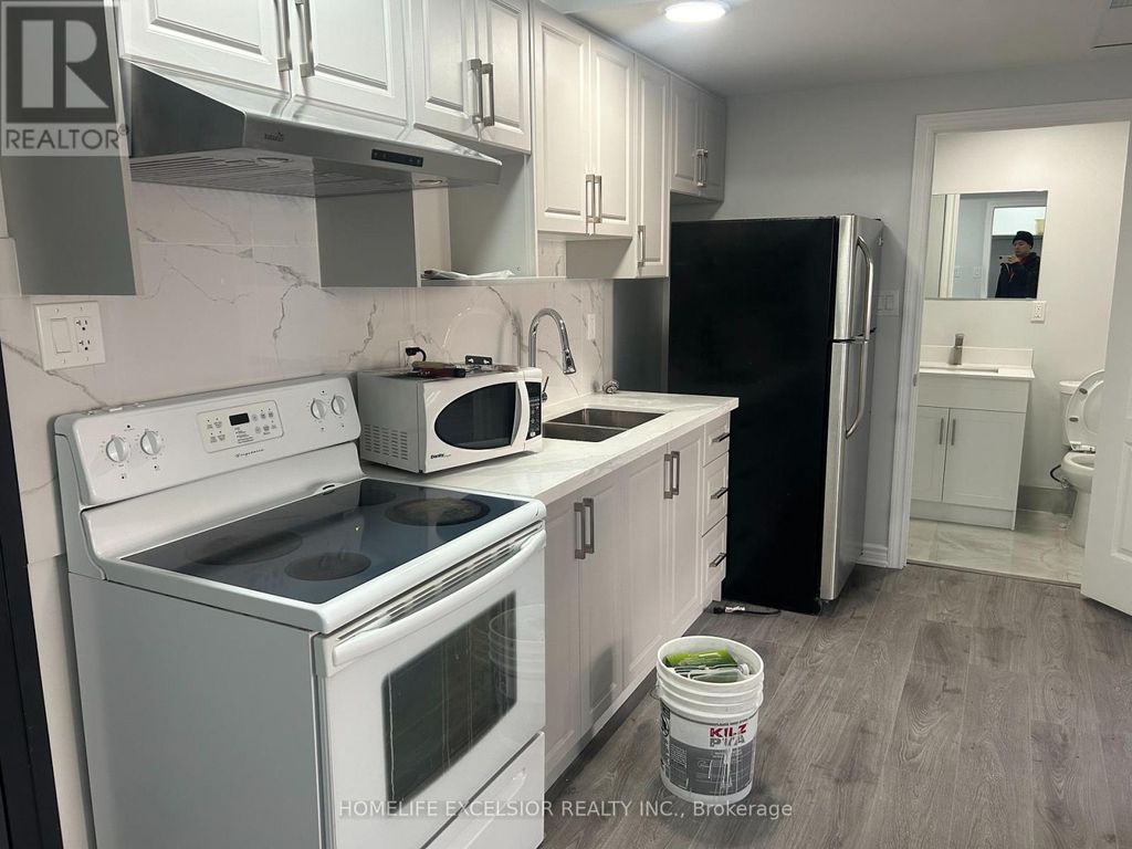 Unit 3 - 3 Simcoe Street S, Oshawa (central)