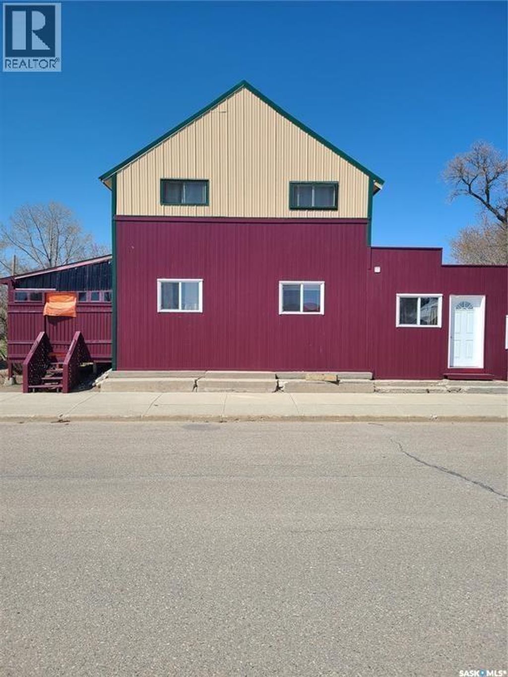 48 Main Street, Manor