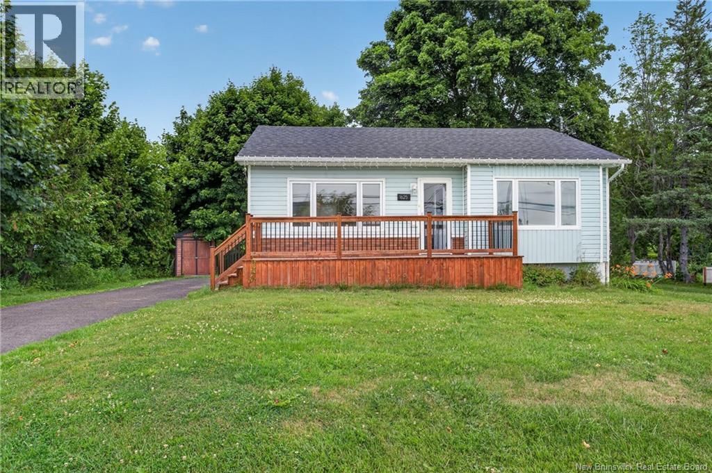 1625 Des Pionniers Avenue, Balmoral
