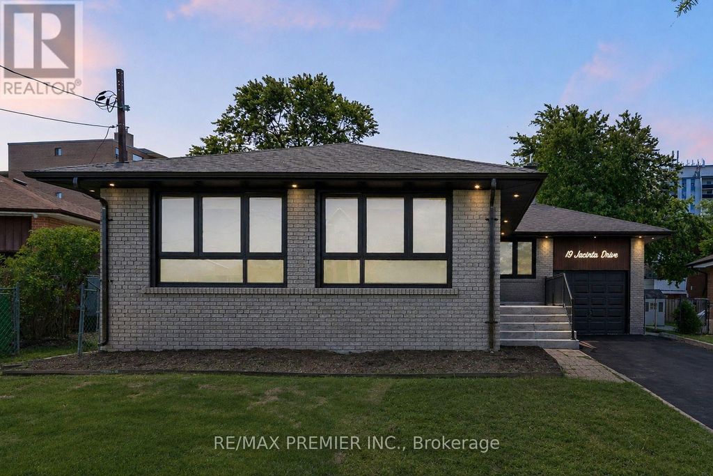 19 Jacinta Drive, Toronto (rustic)