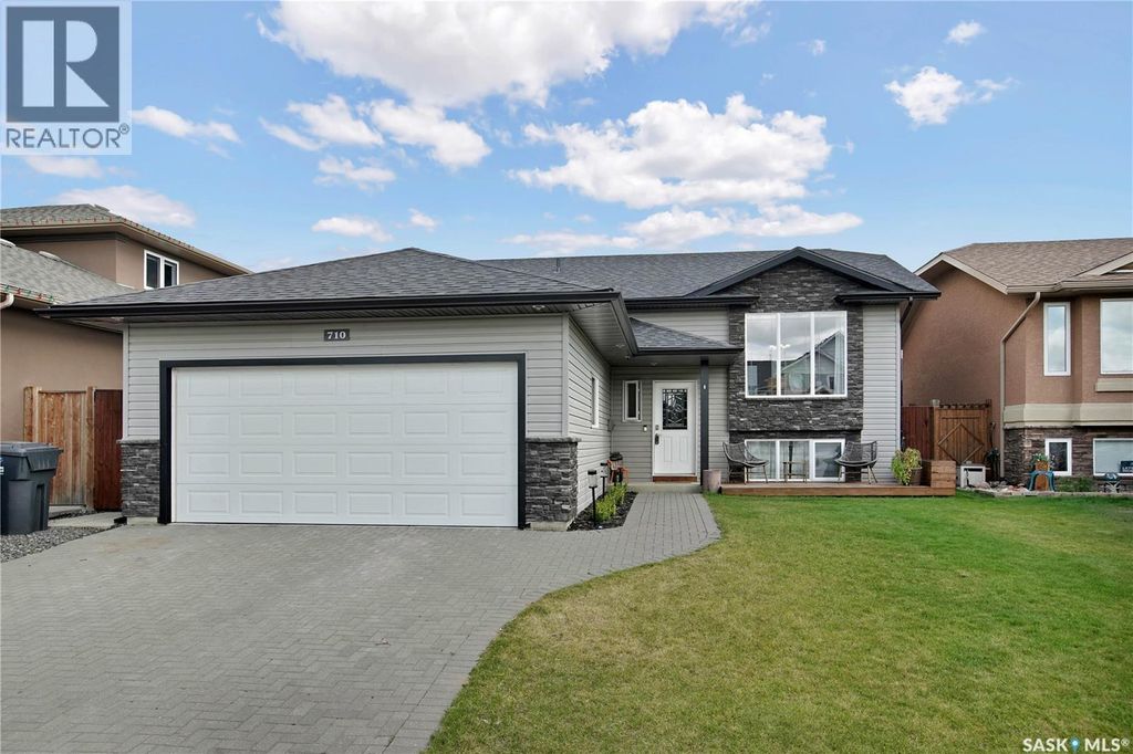 710 Redwood Crescent, Warman