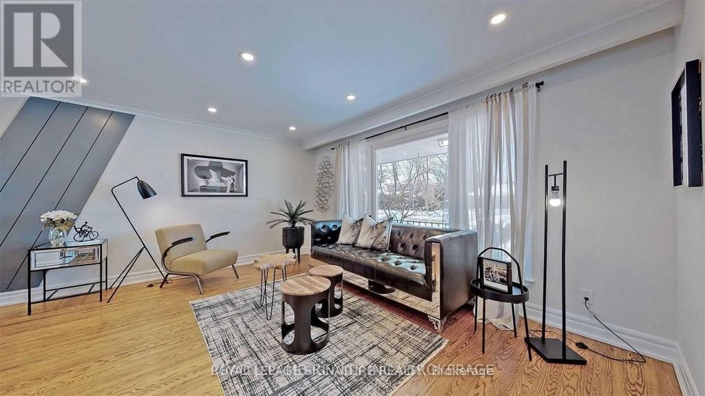 Upper - 17 Baroness Crescent, Toronto (don Valley Village)