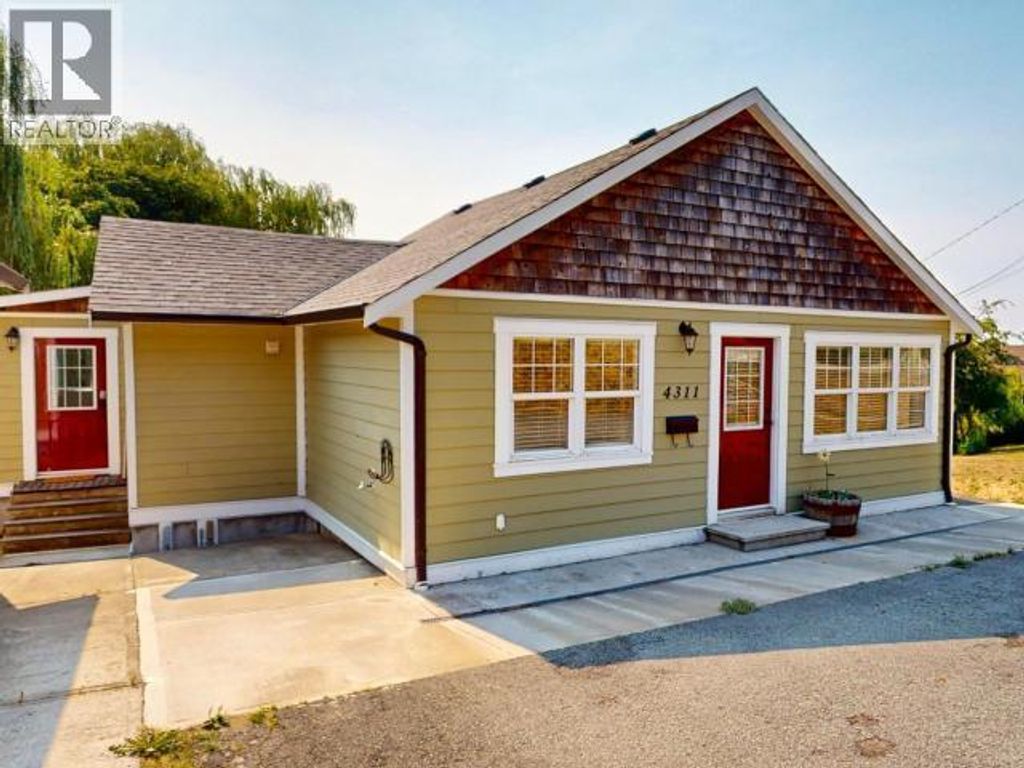 4311 Westview Ave, Powell River