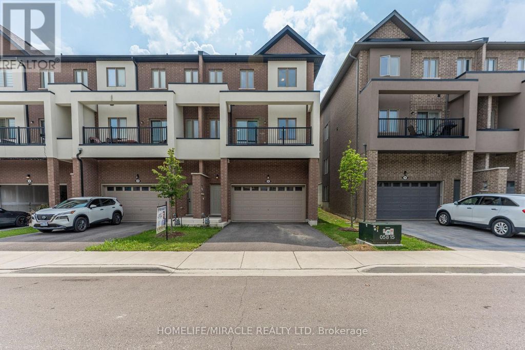 32 Alan Williams Trail, Uxbridge