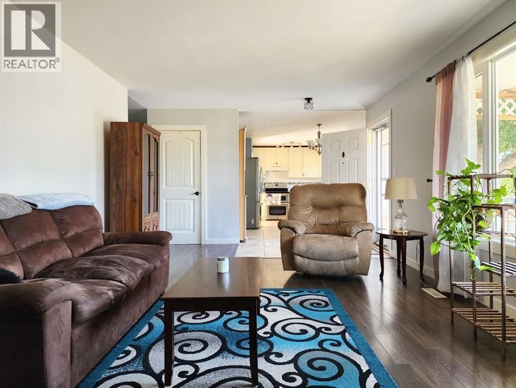 748 54 Avenue W, Claresholm