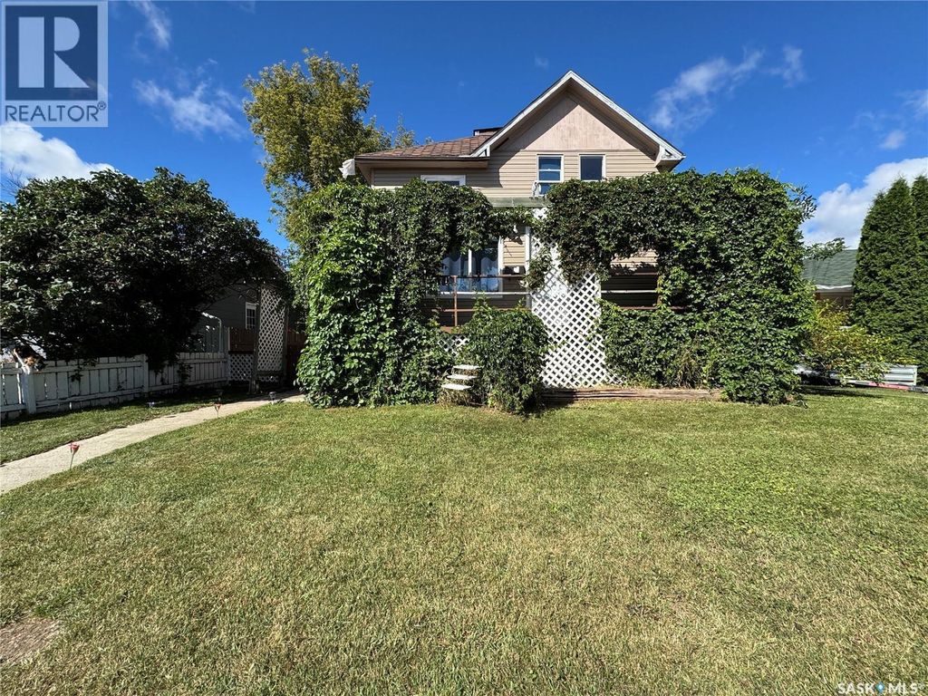 1671 103rd Street, North Battleford
