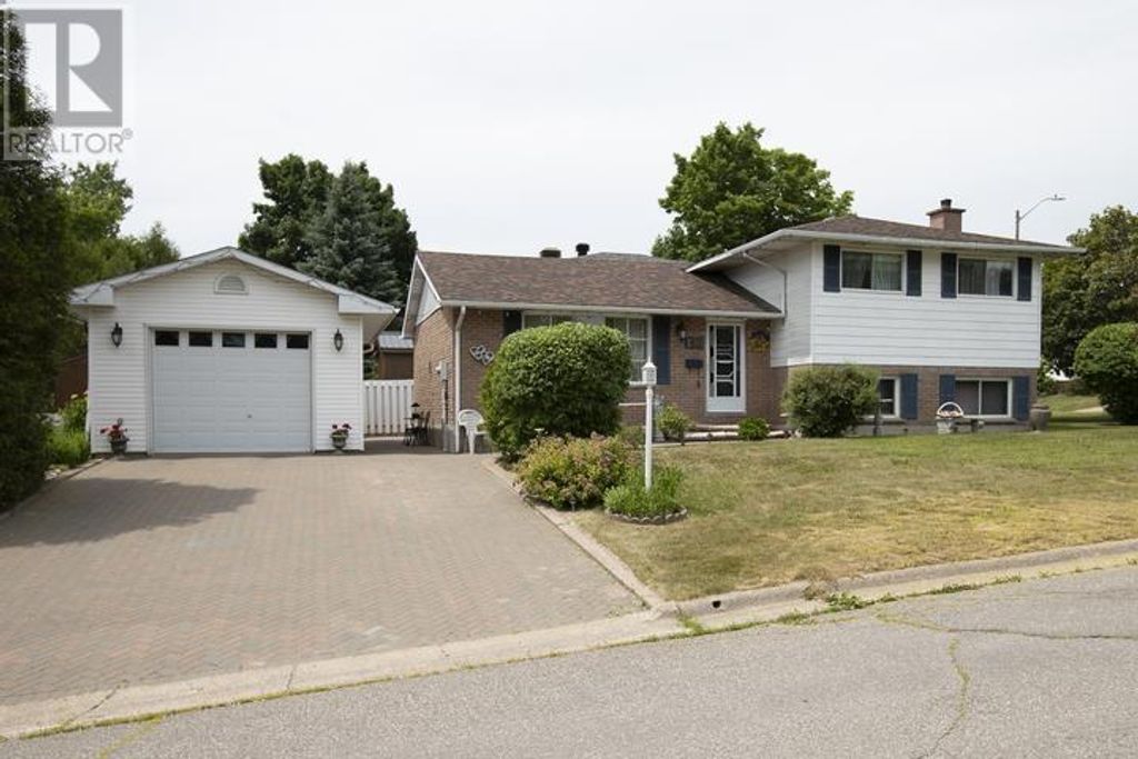 170 Laronde Ave, Sault Ste. Marie