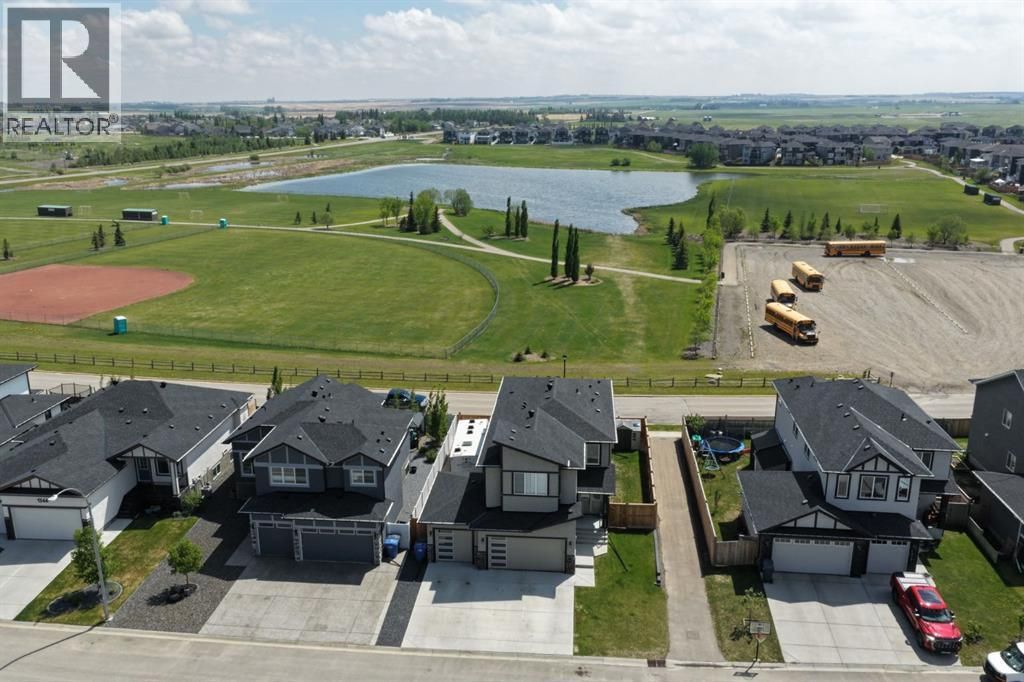 1340 Lackner Boulevard, Carstairs