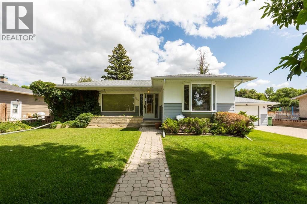 2211 17 Street, Coaldale