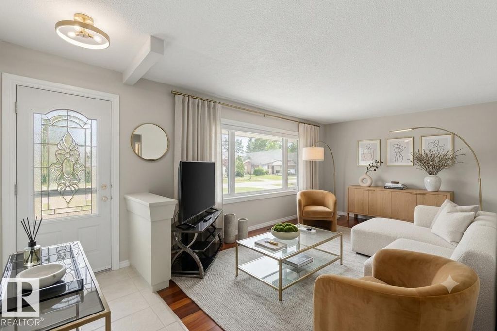 8031 135a Av Nw, Edmonton