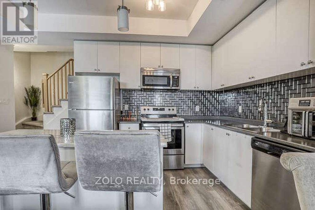 218 - 1555 Kingston Road, Pickering (town Centre)