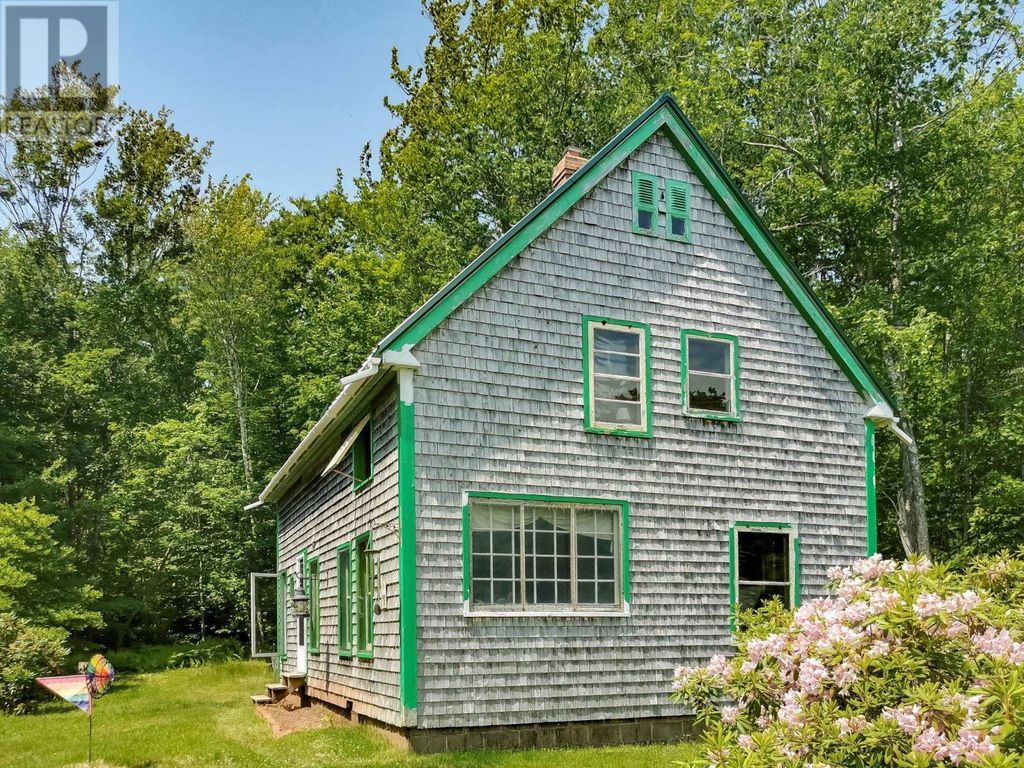 1236 Valleyfield Road, Valleyfield
