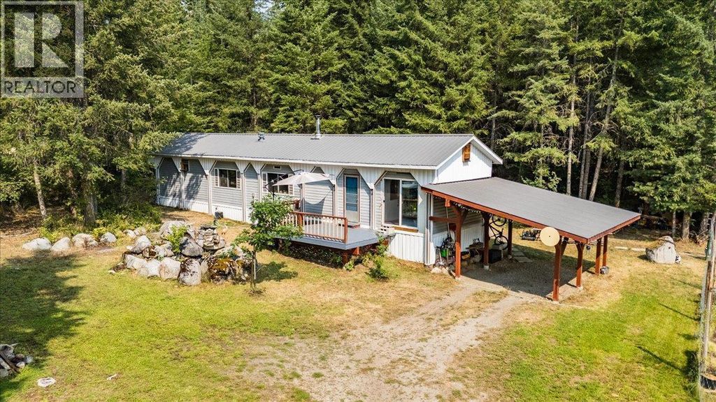 8864 Slocan S Road, Slocan