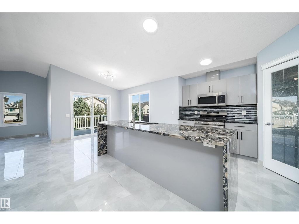 7848 7 Avenue Sw, Edmonton