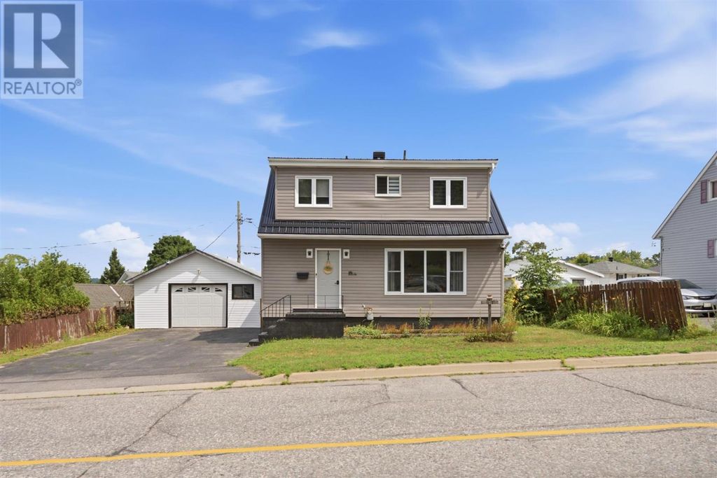 70 Spruce Ave, Elliot Lake