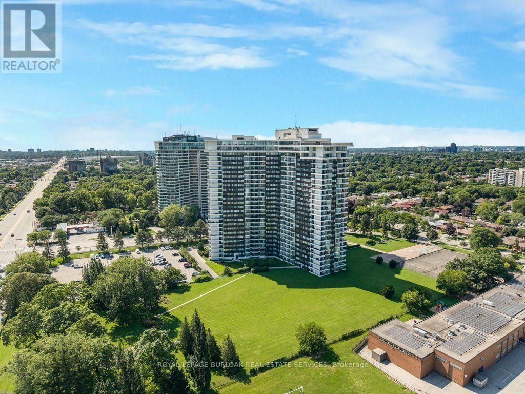 718 - 1333 Bloor Street, Mississauga (applewood)