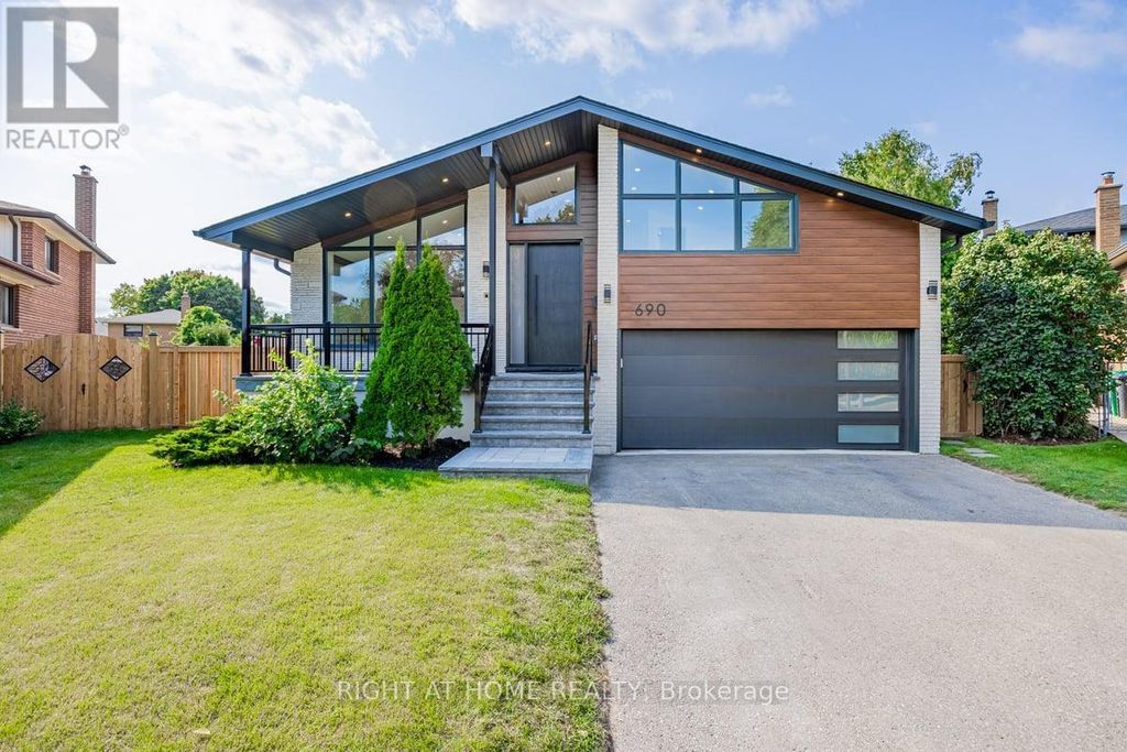 690 Hillman Crescent, Mississauga (applewood)