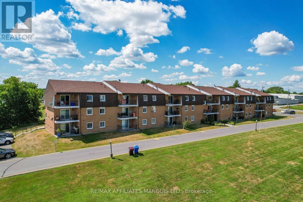 302 - 220 Kenyon Street W, North Glengarry