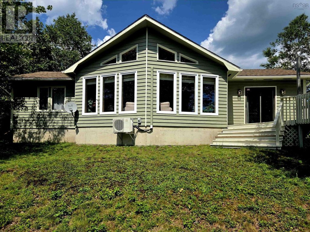 57 Somerset Drive, East Sable River