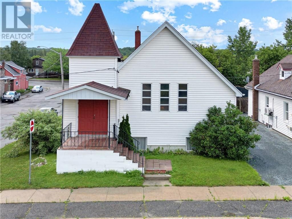 25 Bloor Street, Capreol