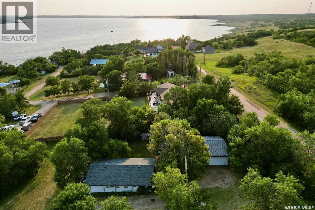300-306 Perch Crescent, Last Mountain Lake