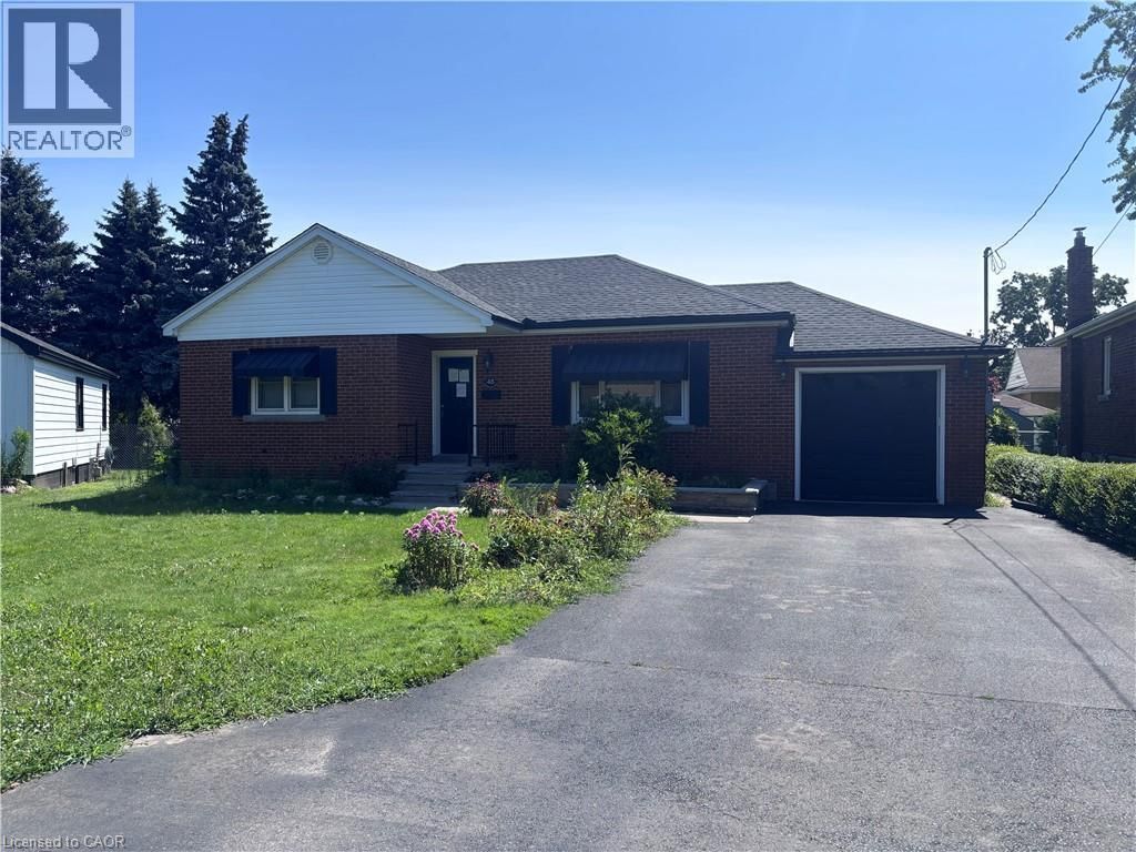 48 Mountain Avenue N, Stoney Creek
