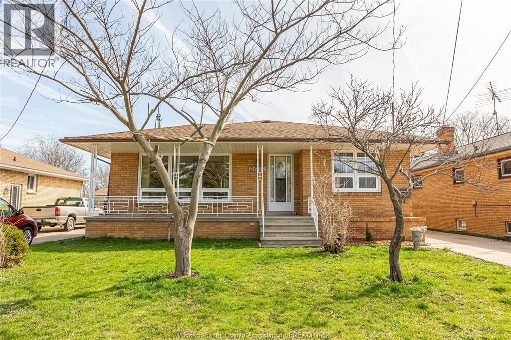 2666 Jos St Louis, Windsor