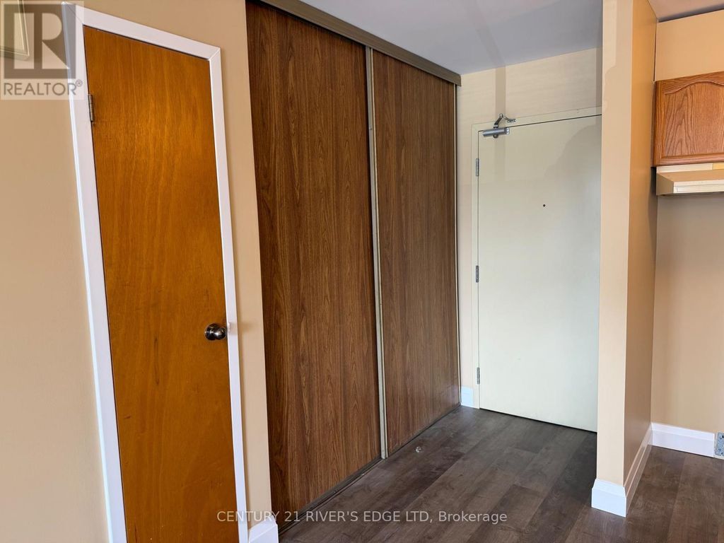 4 - 290/294 King Street W, Prescott