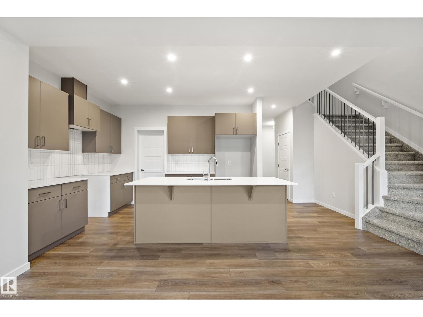 8707 224 St Nw, Edmonton