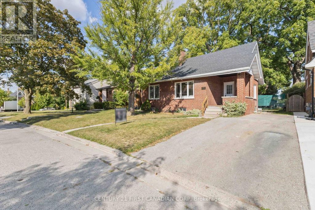 122 Windsor Crescent, London South (south F)