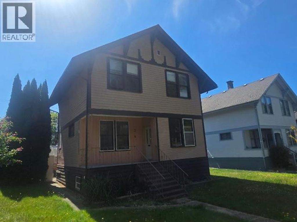 6324 Cedar Street, Powell River