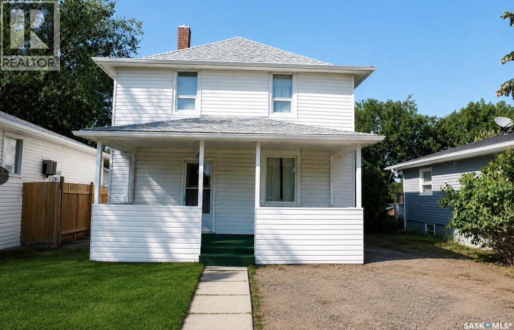 311 7th Avenue E, Assiniboia