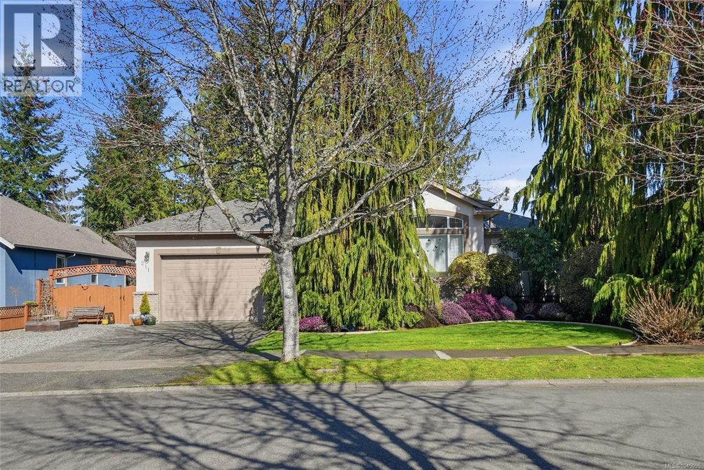 211 Saturna Dr, Qualicum Beach