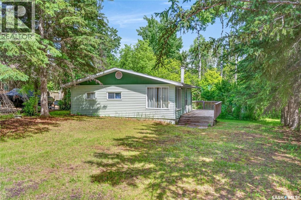 8 Mallard Avenue, Greenwater Provincial Park