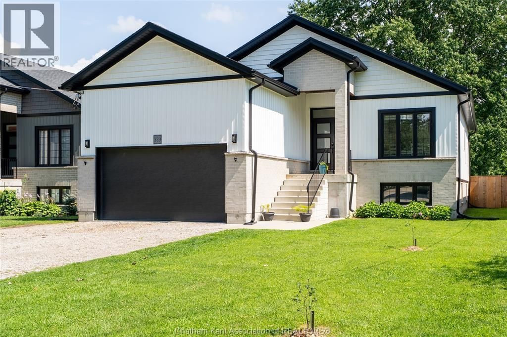 339 Oak Street West, Bothwell