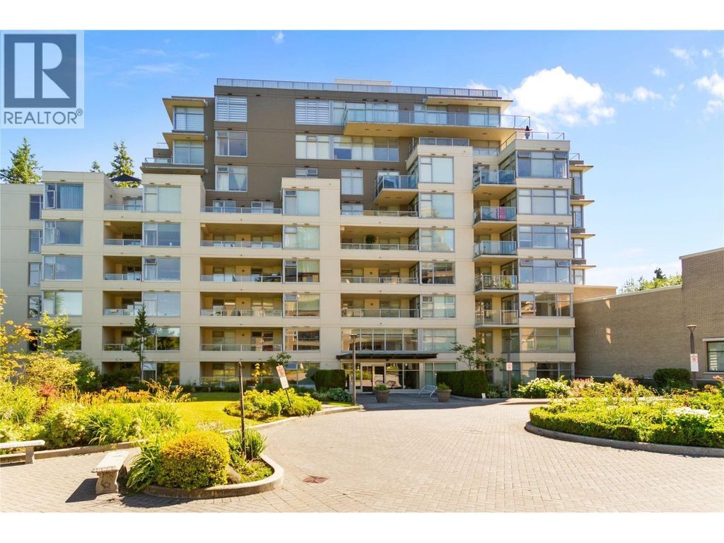 307 9298 University Crescent, Burnaby