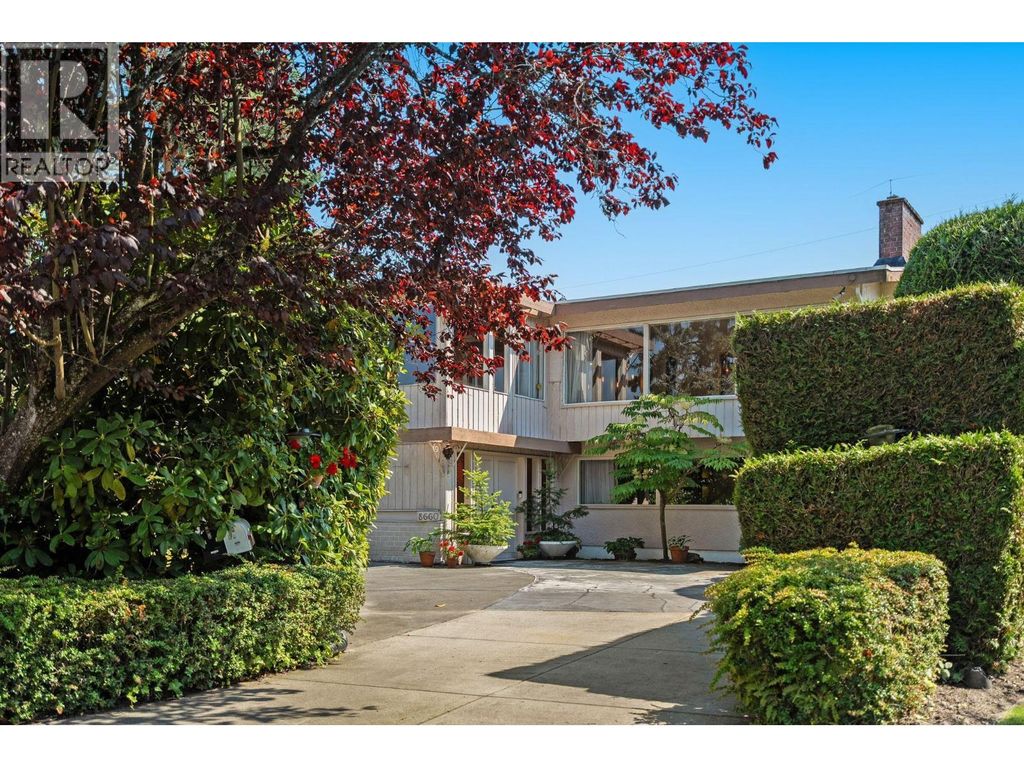 8660 Fairfax Crescent, Richmond
